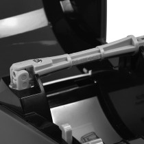 O suporte do rolo de papel ou etiquetas é ajustável e possui um sistema antifurto